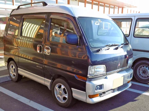 Mitsubishi Bravo — 6