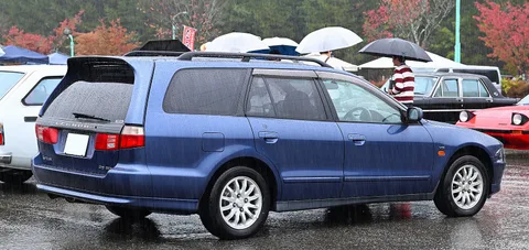 Mitsubishi Legnum — 2