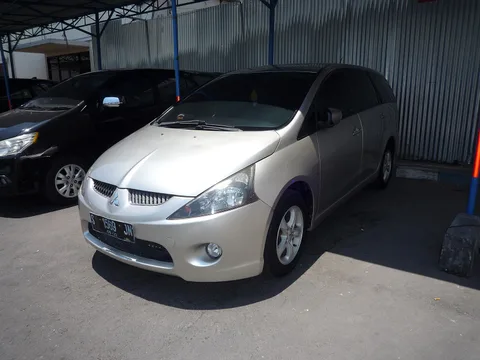 Mitsubishi Grandis — 3