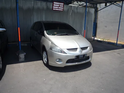 Mitsubishi Grandis — 4