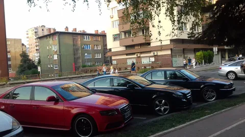 BMW E38 — 2