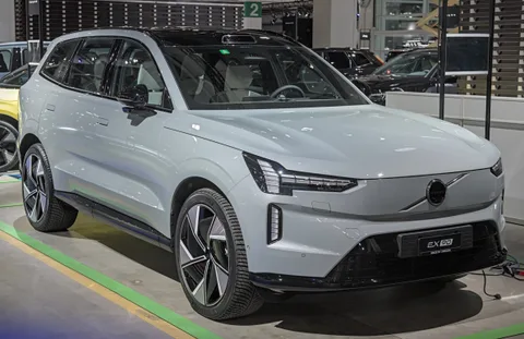 Volvo EX90 — 8