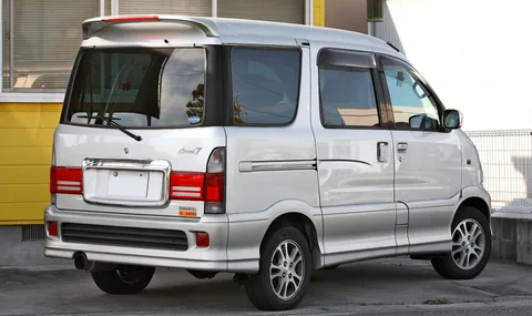 Daihatsu Atrai 7 — 7