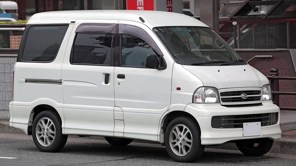 Daihatsu Atrai 7