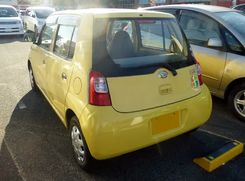 Daihatsu Esse — 6
