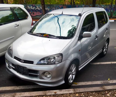 Daihatsu YRV — 7