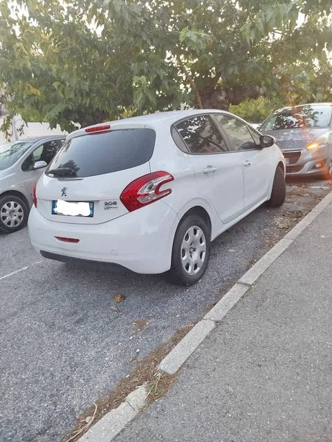 Peugeot 208 — 5