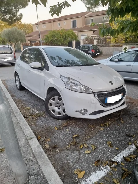 Peugeot 208 — 6