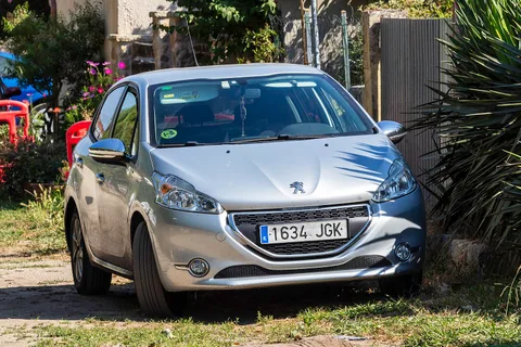 Peugeot 208 — 7