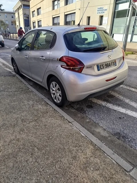 Peugeot 208 — 8