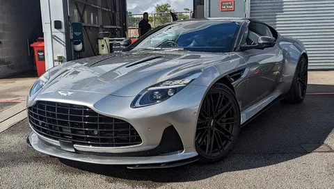 Aston Martin DB12 — 2