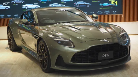 Aston Martin DB12 — 4