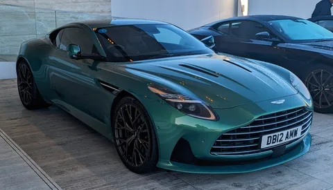 Aston Martin DB12 — 6