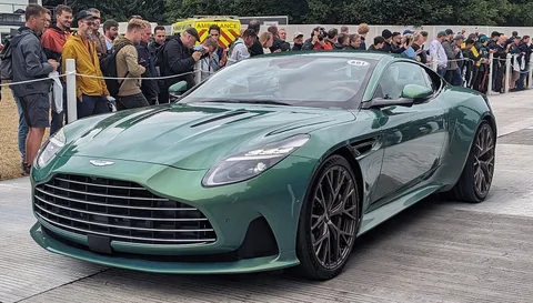 Aston Martin DB12 — 7