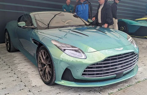 Aston Martin DB12 — 8