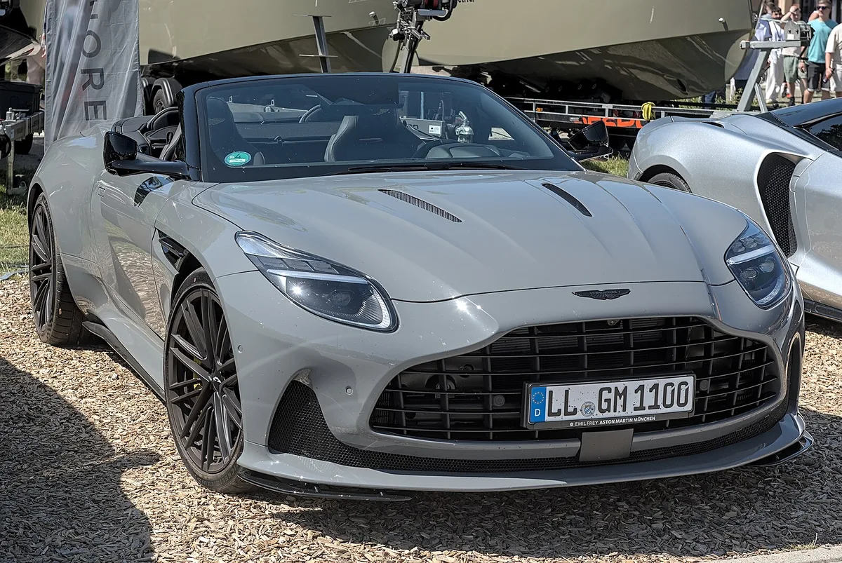 Aston Martin DB12