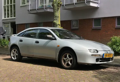 Mazda 323F — 4