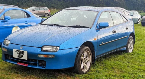 Mazda 323F — 8