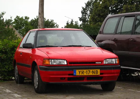 Mazda 323 (BG) — 4