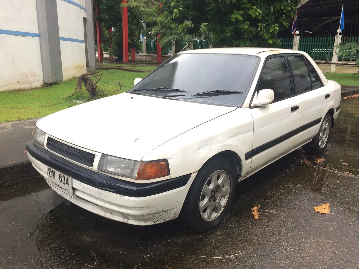 Mazda 323 (BG)