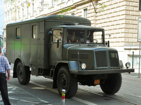 Tatra 128 — 8