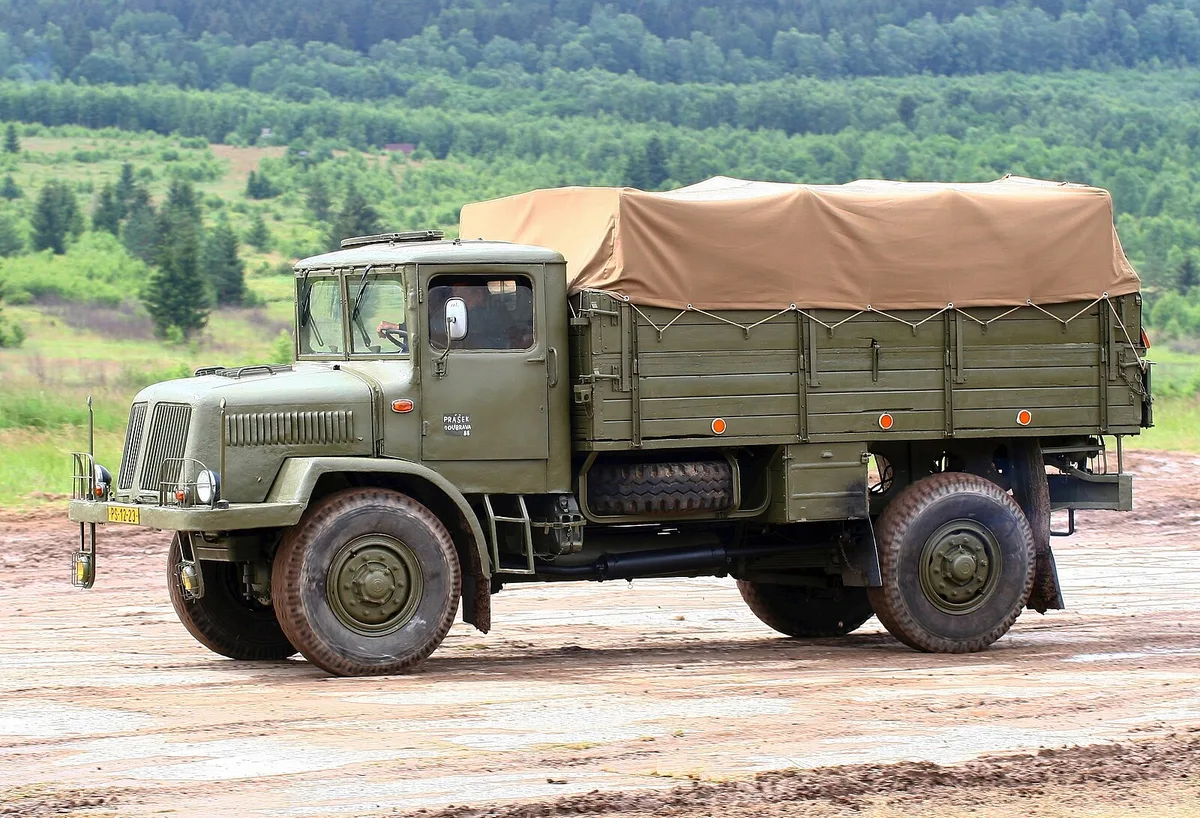 Tatra 128