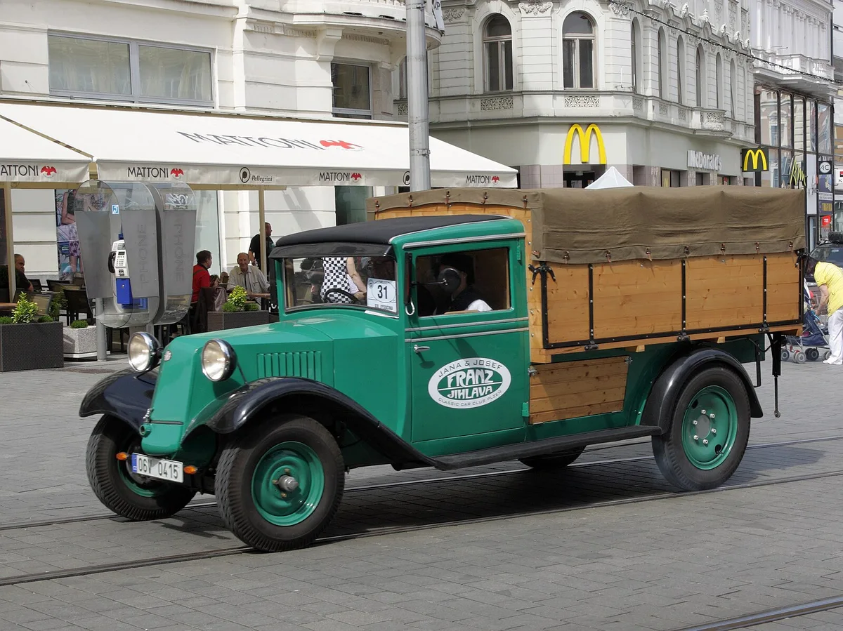 Tatra 43