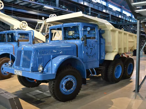 Tatra 147 — 2