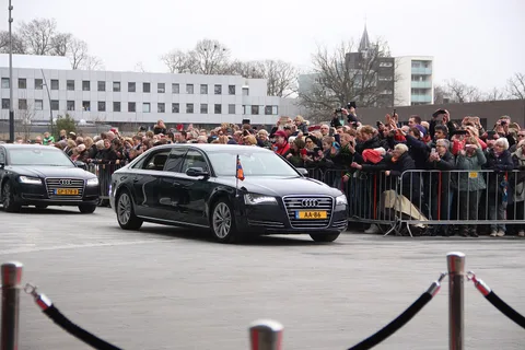 Audi A8 D4 — 8