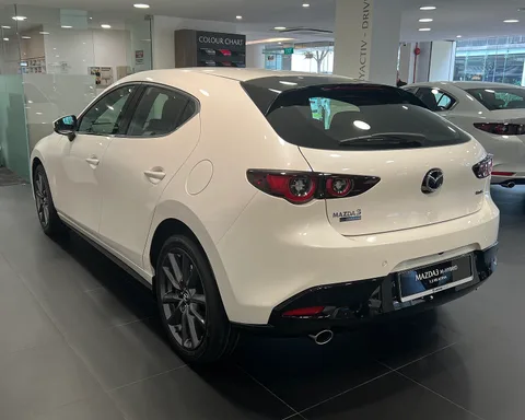 Mazda3 (BP) — 4