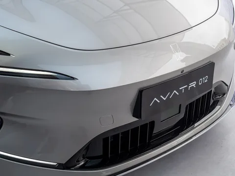 Avatr 12 — 8