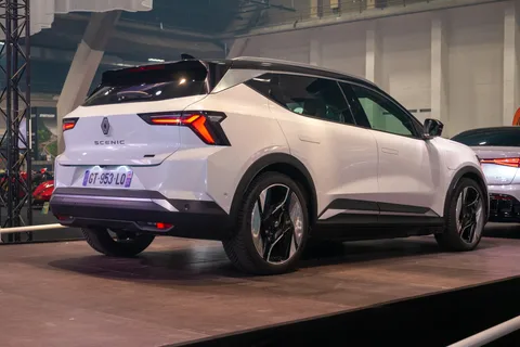 Renault Scénic E-Tech — 3