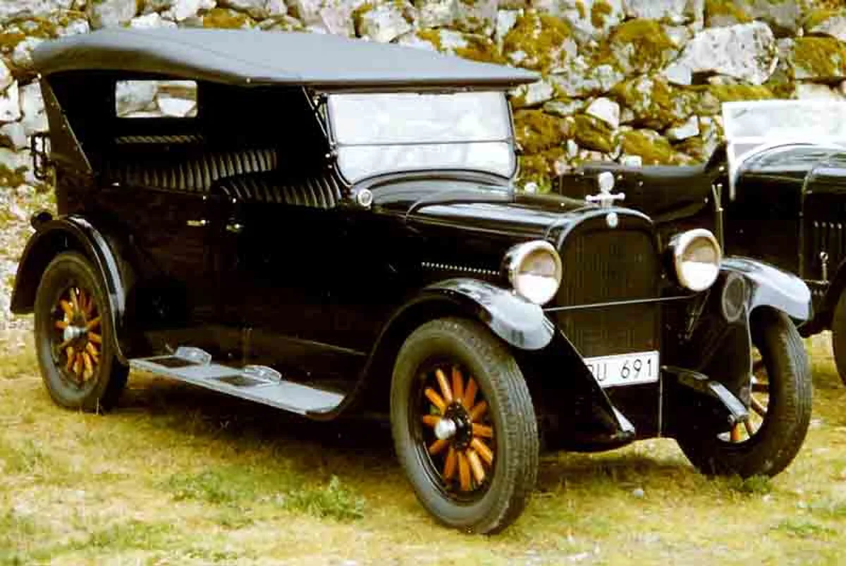Dodge 126