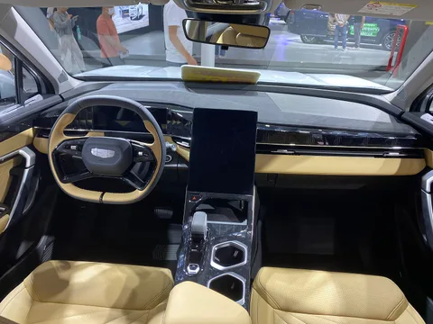 Geely Boyue L — 4