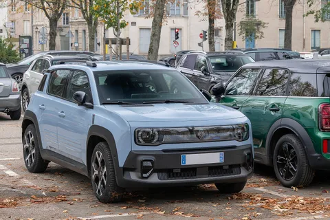 Renault 4 E-Tech Electric — 4