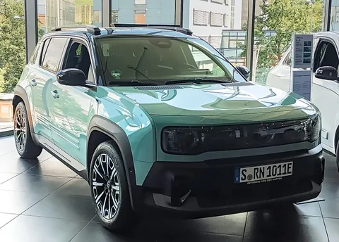 Renault 4 E-Tech Electric — 6