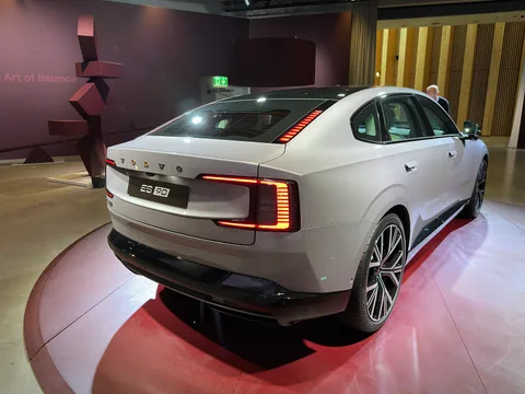 Volvo ES90 — 8