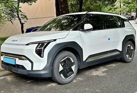 Kia EV3 — 4