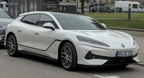 Denza Z9