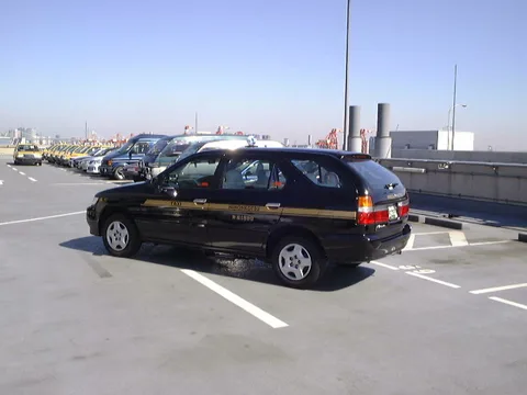 Nissan R'nessa — 4