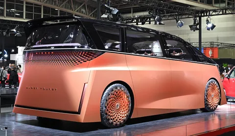 Nissan Hyper Tourer — 4