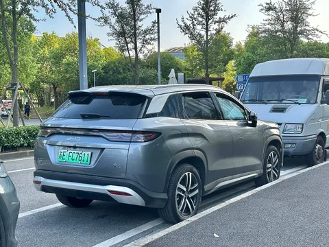 BYD Song L DM-i — 3