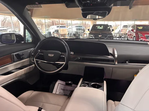 Cadillac Vistiq — 5