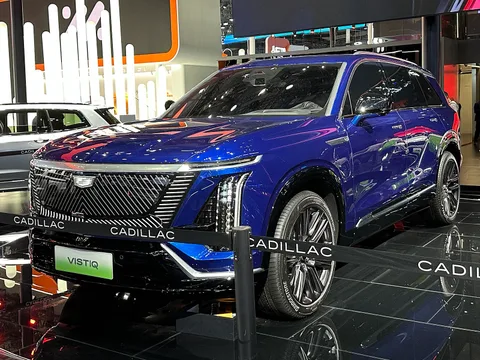 Cadillac Vistiq — 7
