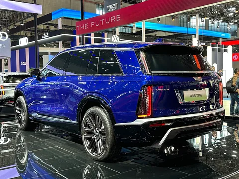 Cadillac Vistiq — 8