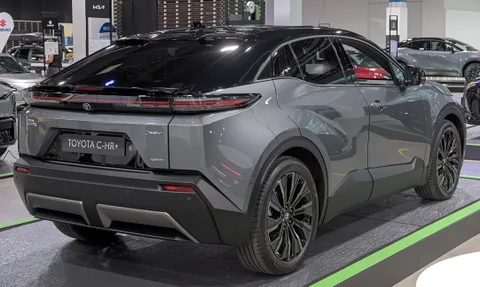 Toyota C-HR+ — 5
