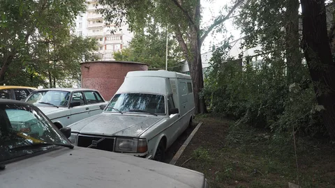 Volvo 200 Series — 2