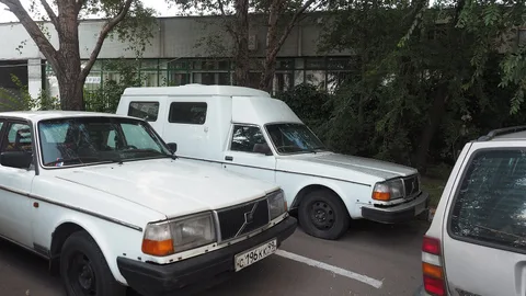 Volvo 200 Series — 3