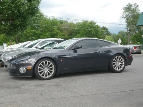 Aston Martin V12 Vanquish