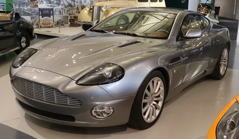 Aston Martin V12 Vanquish — 3